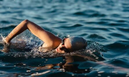 Conoce los beneficios para tu cuerpo de cada estilo de natación