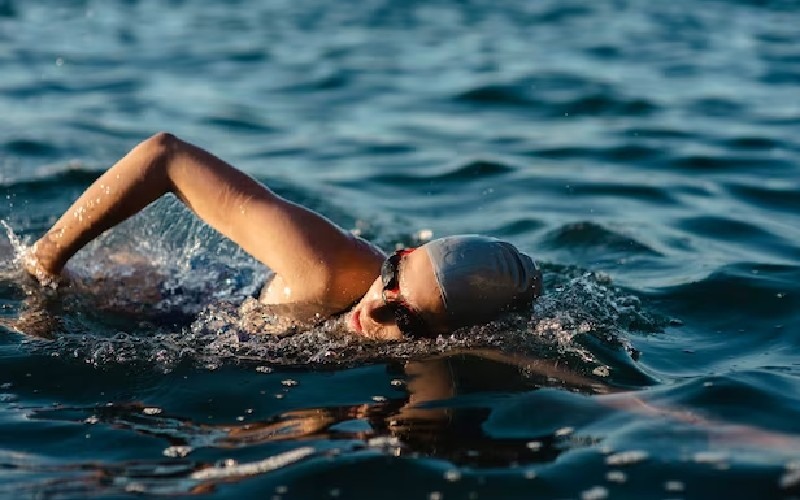 Conoce los beneficios para tu cuerpo de cada estilo de natación