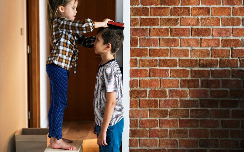 Desarrollo infantil: factores clave en el crecimiento de la estatura de los niños