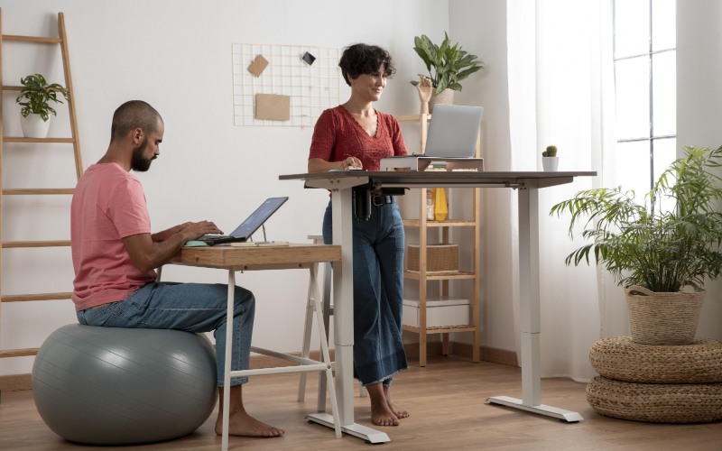 Los beneficios de alternar trabajo de pie con trabajo sentado para tu salud y productividad